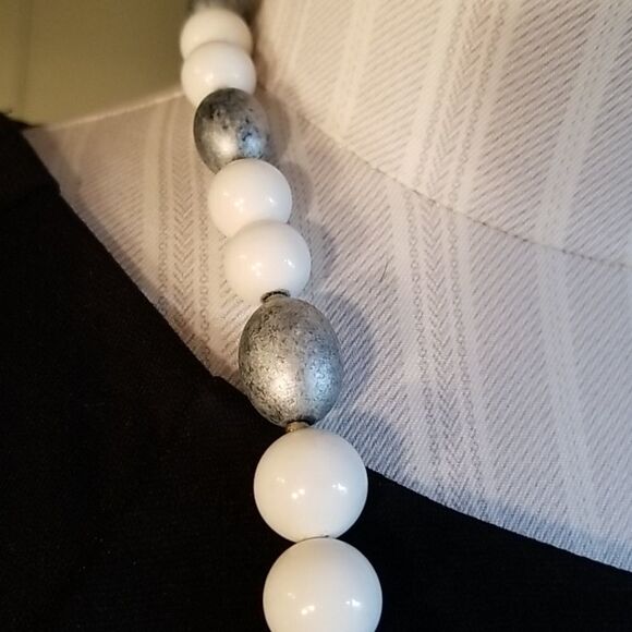 Silver and White Clay Pendant Handmade Necklace - Picture 4 of 6